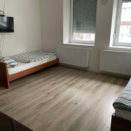 Monteur-Apartment Am Bahnhof Muhlheim am Main Luaran gambar